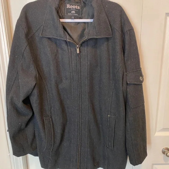 Men’s Size L Roots jacket - Picture 2 of 7